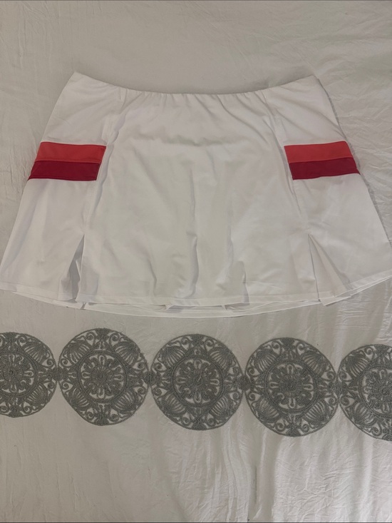 Tail Dresses & Skirts - Tail White Athletic Skirt with Red Accent Stripes size L